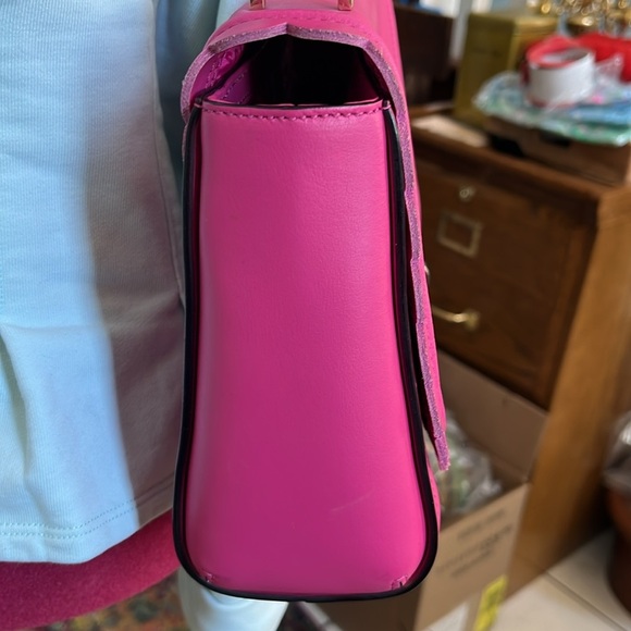 Kate Spade  Scalloped front flap  shoulder bag  Bright pink  Gold tone HW Turn L - Picture 7 of 15